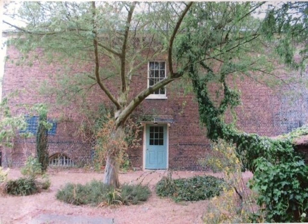 The residential garden prior to 2013 before it was turned into the Kitchen Garden.