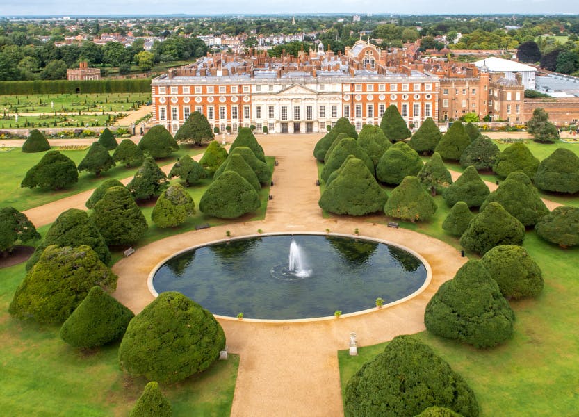 are dogs allowed in hampton court park